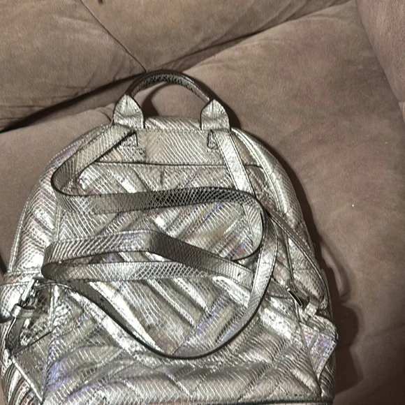 Silver Michael Kors leather backpack - Picture 3 of 13